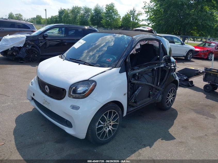 2017 Smart Fortwo VIN WMEFJ5DA6HK171974 IAAI salvage auction — SIDE, Wait Title, sold $750 on 2026-09-04 (photo 2)