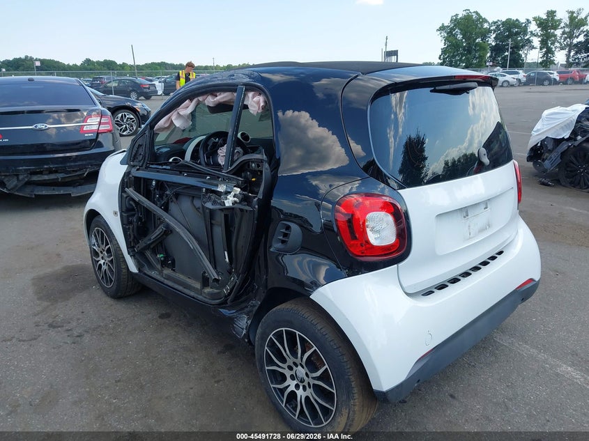 2017 Smart Fortwo VIN WMEFJ5DA6HK171974 IAAI salvage auction — SIDE, Wait Title, sold $750 on 2026-09-04 (photo 3)