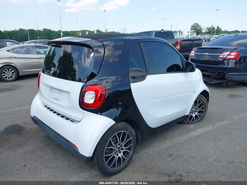 2017 Smart Fortwo VIN WMEFJ5DA6HK171974 IAAI salvage auction — SIDE, Wait Title, sold $750 on 2026-09-04 (photo 4)