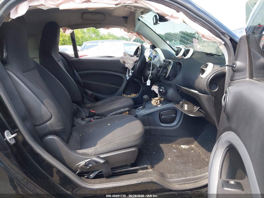 2017 Smart Fortwo VIN WMEFJ5DA6HK171974 IAAI salvage auction — SIDE, Wait Title, sold $750 on 2026-09-04 (photo 5)