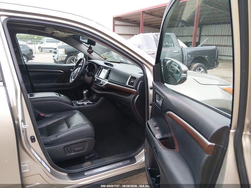 2015 Toyota Highlander VIN 5TDDKRFH9FS074407 IAAI salvage auction — LEFT SIDE, Salvage Title, sold $7,100 on 2026-08-22 (photo 5)