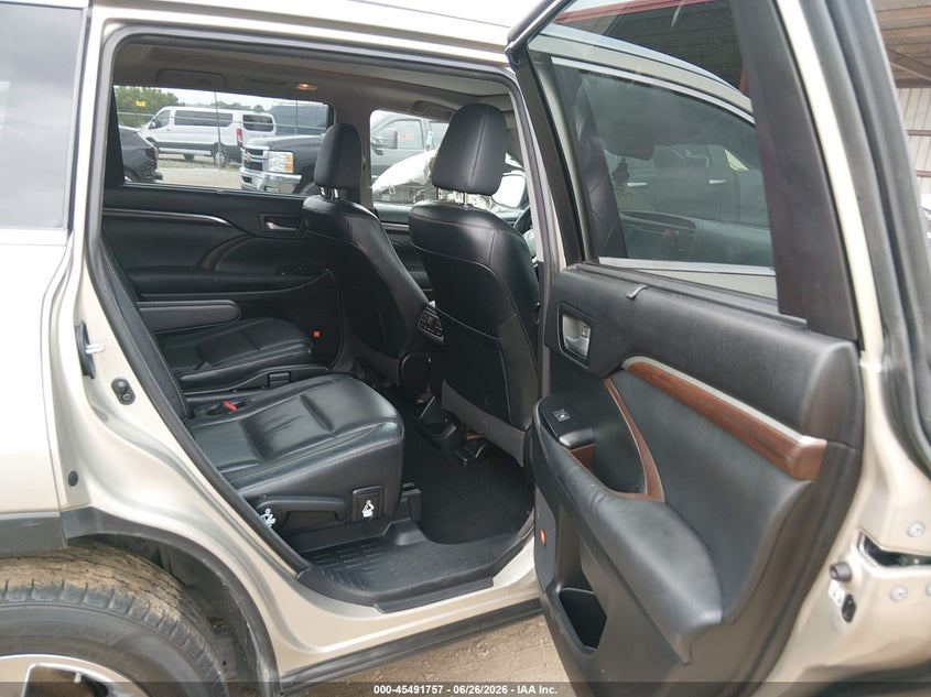2015 Toyota Highlander VIN 5TDDKRFH9FS074407 IAAI salvage auction — LEFT SIDE, Salvage Title, sold $7,100 on 2026-08-22 (photo 8)
