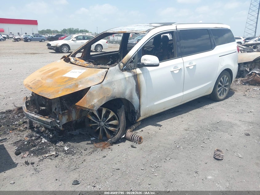 2017 Kia SEDONA VIN KNDMC5C10H6329655 IAAI salvage auction — ENGINE BURN, Parts Only (Arkansas), sold $100 on 2026-07-29 (photo 2)