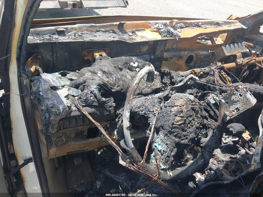 2017 Kia SEDONA VIN KNDMC5C10H6329655 IAAI salvage auction — ENGINE BURN, Parts Only (Arkansas), sold $100 on 2026-07-29 (photo 7)