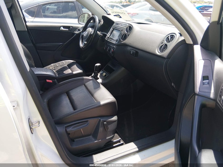 2015 Volkswagen Tiguan VIN WVGAV7AX3FW505042 IAAI salvage auction — NORMAL WEAR, Original (Texas), sold $1,400 on 2026-07-29 (photo 5)