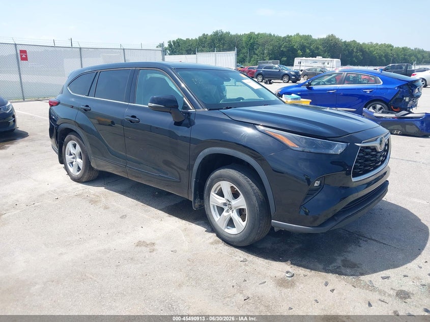 2022 Toyota Highlander VIN 5TDBZRBH9NS594890 IAAI salvage auction — SIDE, Salvage (Indiana), sold $9,600 on 2026-07-26 (photo 1)