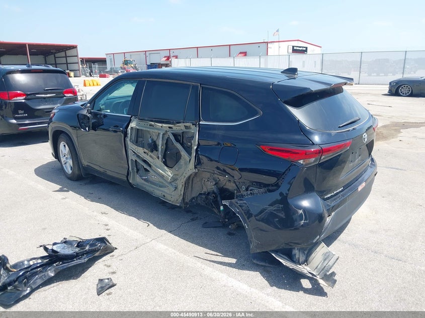 2022 Toyota Highlander VIN 5TDBZRBH9NS594890 IAAI salvage auction — SIDE, Salvage (Indiana), sold $9,600 on 2026-07-26 (photo 3)