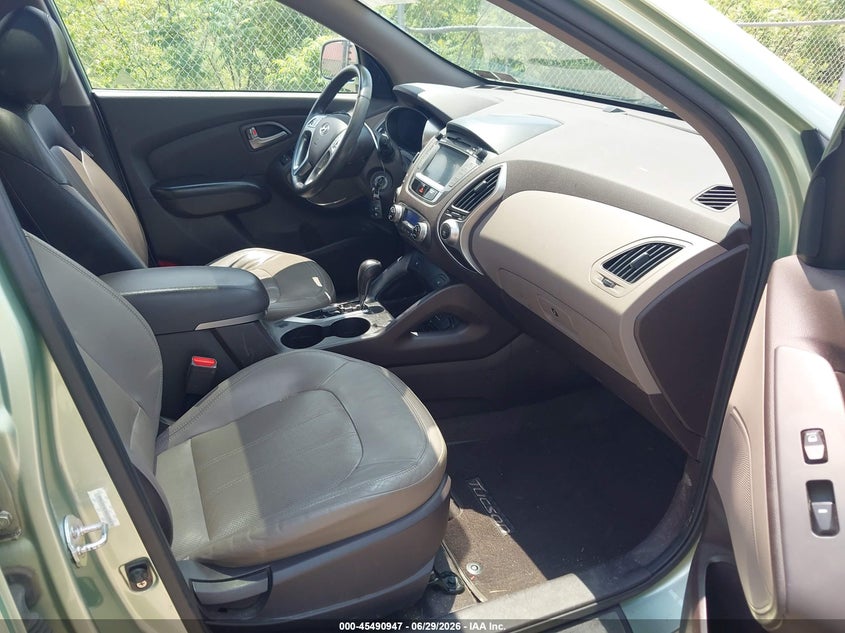 2010 Hyundai Tucson VIN KM8JUCAC8AU105474 IAAI salvage auction — SIDE, Salvage (Pennsylvania), sold $1,750 on 2026-07-08 (photo 5)