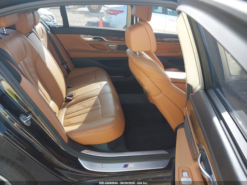 2016 BMW 7er VIN WBA7E2C51GG504462 IAAI salvage auction — FRESH WATER, Salvage Title, sold $8,600 on 2026-08-13 (photo 8)