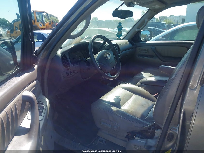 2004 Toyota Sequoia VIN 5TDBT48A24S216536 IAAI salvage auction — NORMAL WEAR, Clear-Dealer Only (North Carolina), sold $1,550 on 2026-07-13 (photo 5)