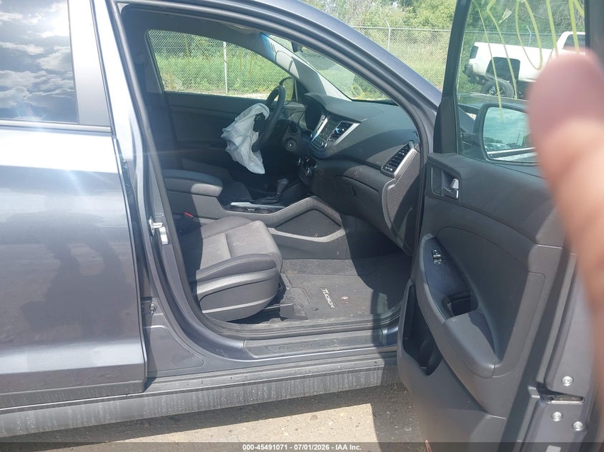 2017 Hyundai Tucson VIN KM8J23A47HU445269 IAAI salvage auction — FRONT END, Clear (Wisconsin), sold $2,900 on 2026-07-30 (photo 5)