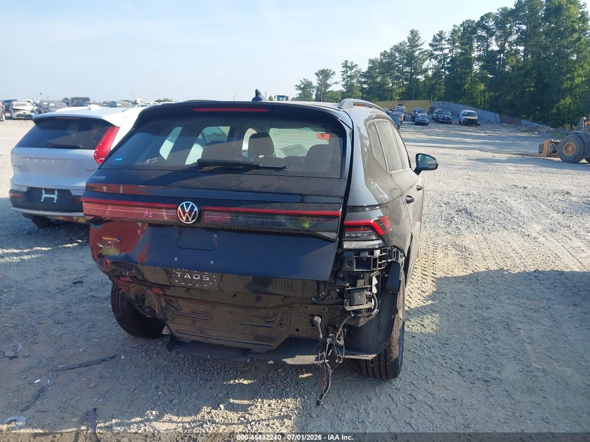 2025 Volkswagen Taos VIN 3VV5C7B27SM043904 IAAI salvage auction — REAR END, Salvage Title, sold $9,200 on 2026-08-25 (photo 4)