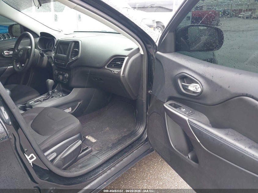 2019 Jeep Cherokee VIN 1C4PJMCB7KD176992 IAAI salvage auction — NORMAL WEAR, Sf97 (New York), sold $7,900 on 2026-07-31 (photo 5)