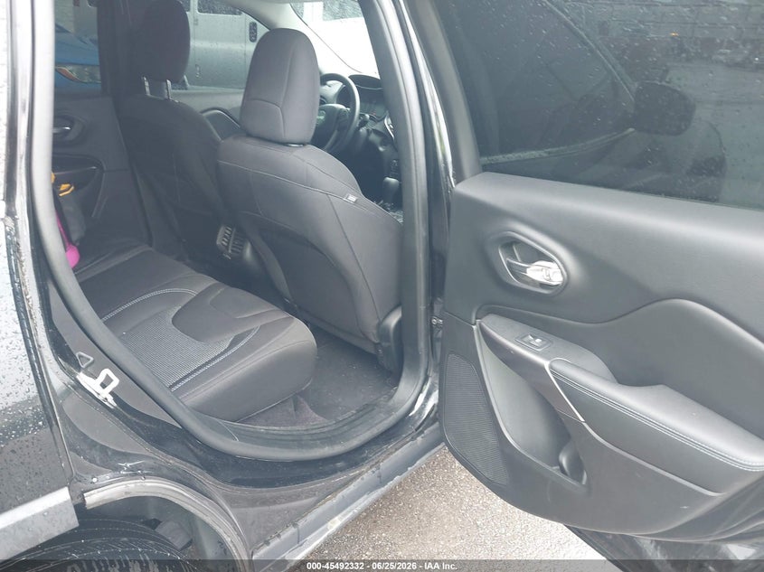 2019 Jeep Cherokee VIN 1C4PJMCB7KD176992 IAAI salvage auction — NORMAL WEAR, Sf97 (New York), sold $7,900 on 2026-07-31 (photo 8)