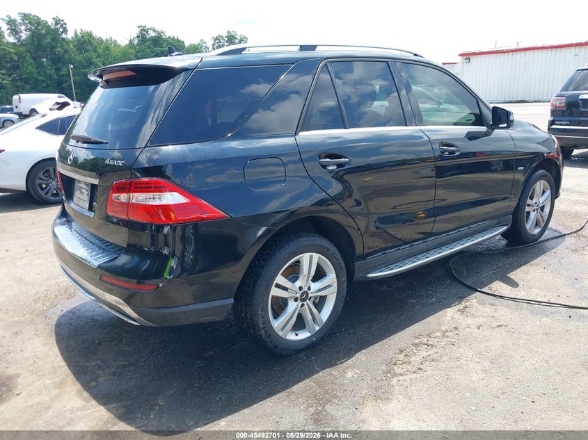 2012 Mercedes-benz M-klasse VIN 4JGDA5HBXCA019327 IAAI salvage auction — SIDE, Salvage Title, sold $3,250 on 2026-07-31 (photo 4)