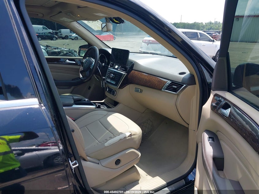 2012 Mercedes-benz M-klasse VIN 4JGDA5HBXCA019327 IAAI salvage auction — SIDE, Salvage Title, sold $3,250 on 2026-07-31 (photo 5)