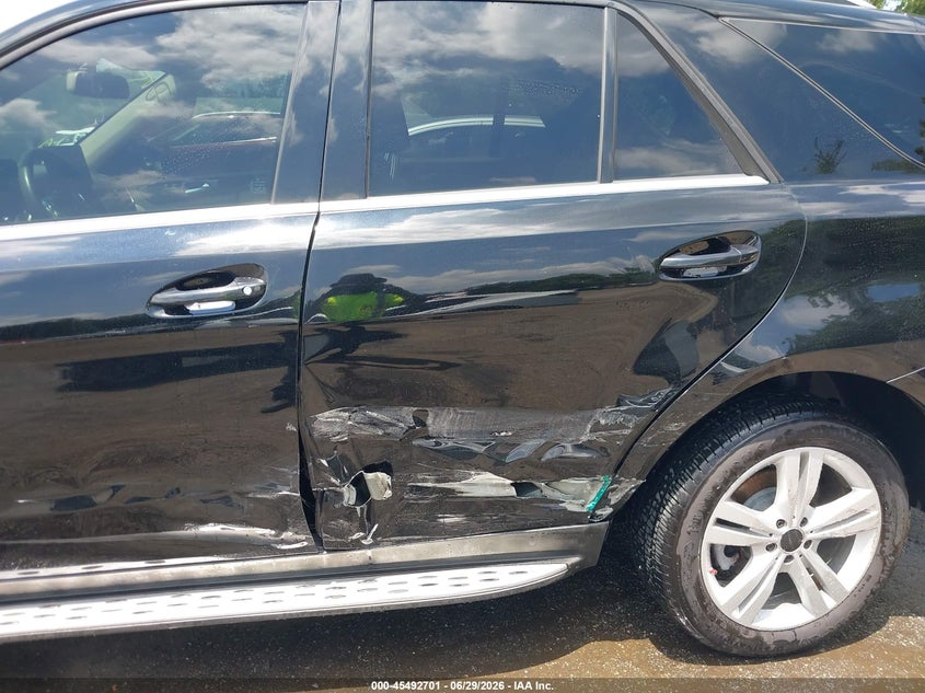2012 Mercedes-benz M-klasse VIN 4JGDA5HBXCA019327 IAAI salvage auction — SIDE, Salvage Title, sold $3,250 on 2026-07-31 (photo 6)