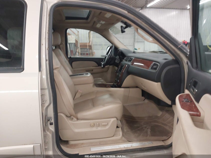 2008 Chevrolet Suburban 1500 VIN 1GNFK16328R226647 IAAI salvage auction — NORMAL WEAR, Clear (Minnesota), sold $875 on 2026-07-07 (photo 5)
