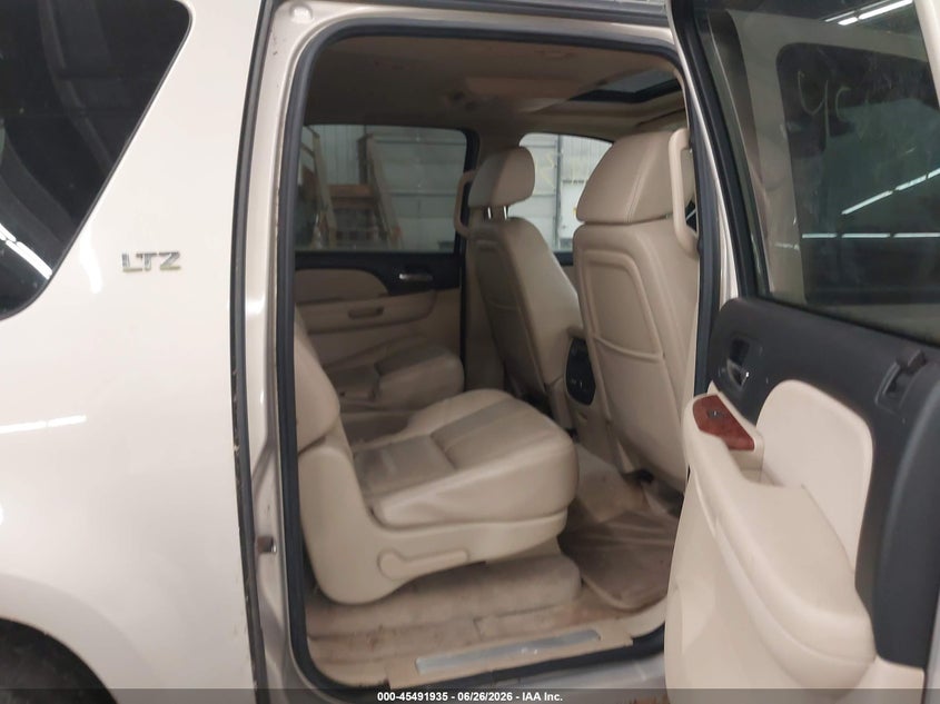2008 Chevrolet Suburban 1500 VIN 1GNFK16328R226647 IAAI salvage auction — NORMAL WEAR, Clear (Minnesota), sold $875 on 2026-07-07 (photo 8)