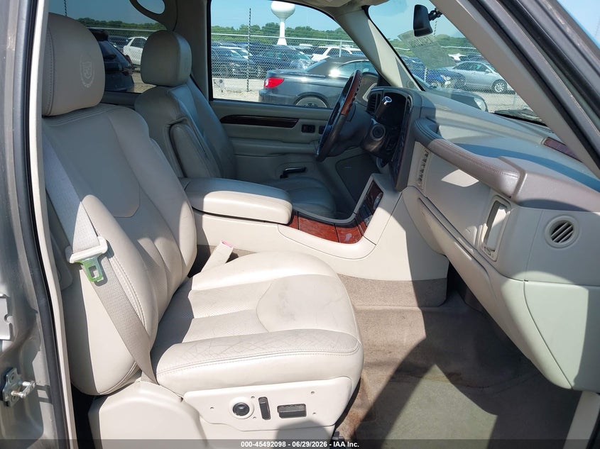 2005 Cadillac Escalade ext VIN 3GYEK62NX5G148570 IAAI salvage auction — NORMAL WEAR, Clear (Illinois), sold $650 on 2026-07-08 (photo 5)