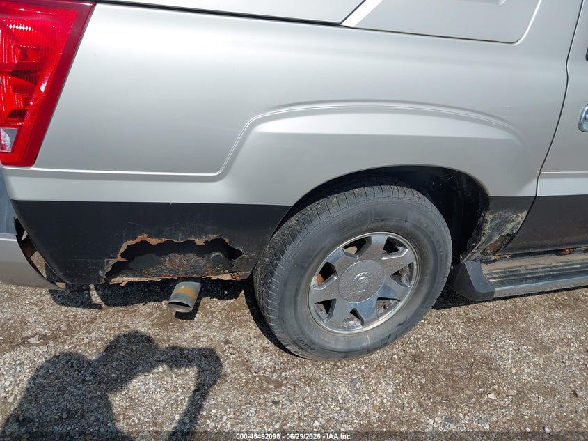 2005 Cadillac Escalade ext VIN 3GYEK62NX5G148570 IAAI salvage auction — NORMAL WEAR, Clear (Illinois), sold $650 on 2026-07-08 (photo 6)