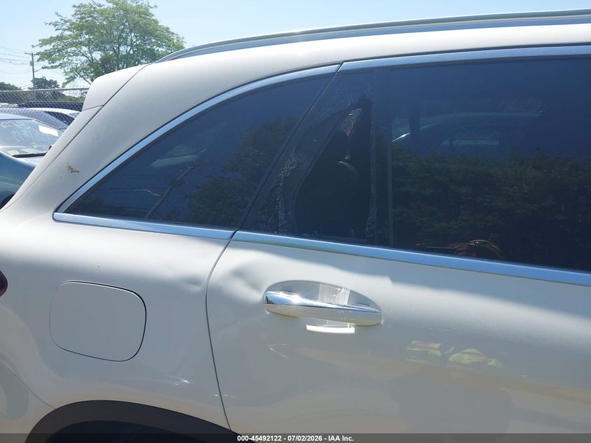 2020 Mercedes-benz Glc VIN WDC0G8EB2LF685201 IAAI salvage auction — RIGHT SIDE, Salvage (Massachusetts), sold $10,600 on 2026-07-28 (photo 6)