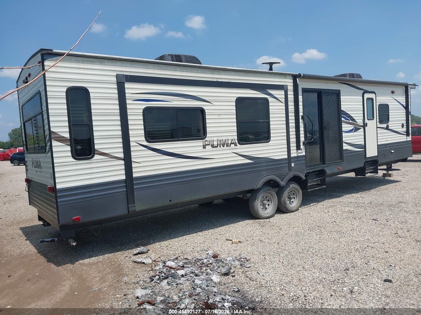 2018 Forest river Puma VIN 4X4TPUP2XJP073838 IAAI salvage auction — STORM DAMAGE, Wait Title, sold $4,300 on 2026-09-09 (photo 4)