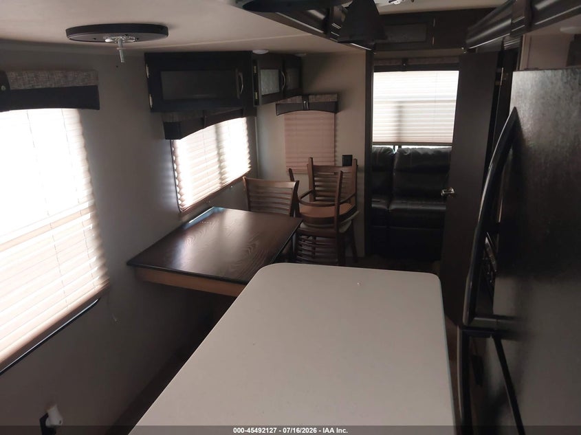 2018 Forest river Puma VIN 4X4TPUP2XJP073838 IAAI salvage auction — STORM DAMAGE, Wait Title, sold $4,300 on 2026-09-09 (photo 5)