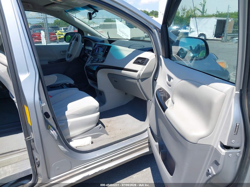 2011 Toyota Sienna VIN 5TDKA3DC8BS003675 IAAI salvage auction — FRONT & REAR, Salvage (North Carolina), sold $1,250 on 2026-08-02 (photo 5)