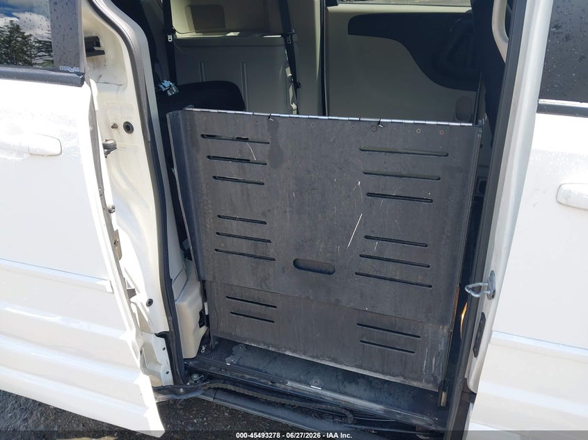 2011 Dodge Grand caravan VIN 2D4RN4DG8BR723064 IAAI salvage auction — FRONT END, Sf97 (Washington), sold $11,600 on 2026-07-29 (photo 8)