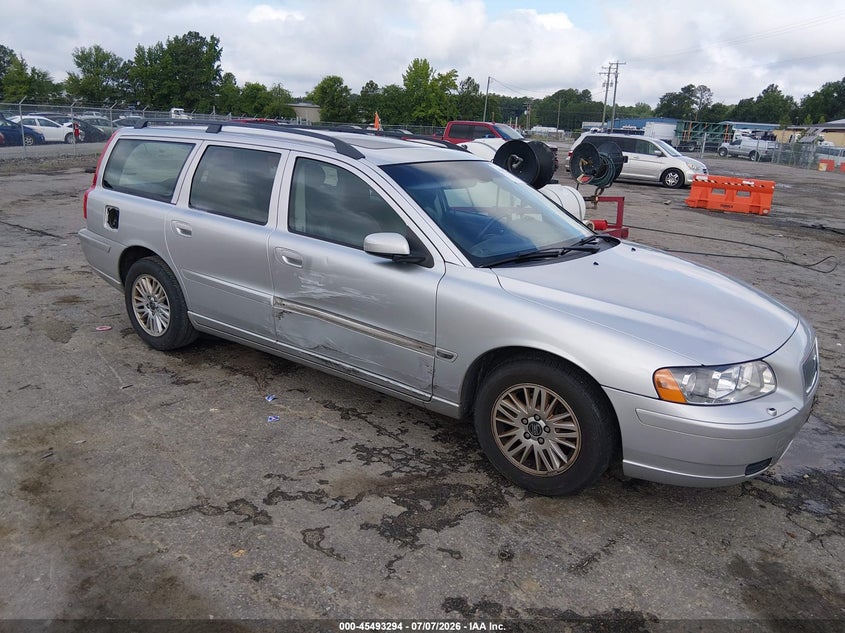 2005 Volvo V70 VIN YV1SW612451510759 IAAI salvage auction — RIGHT SIDE, Clear (Virginia), sold $200 on 2026-07-31 (photo 1)