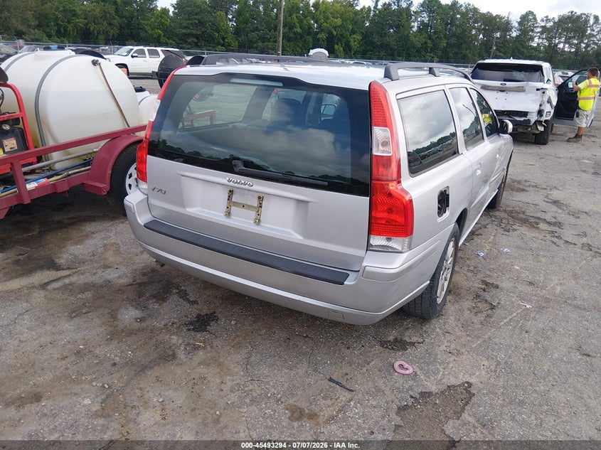 2005 Volvo V70 VIN YV1SW612451510759 IAAI salvage auction — RIGHT SIDE, Clear (Virginia), sold $200 on 2026-07-31 (photo 4)