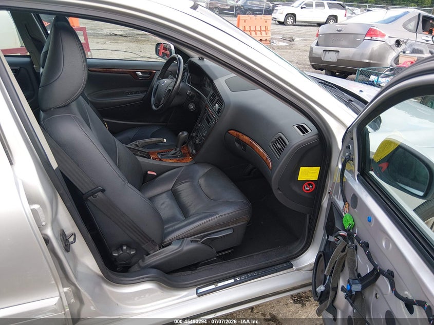 2005 Volvo V70 VIN YV1SW612451510759 IAAI salvage auction — RIGHT SIDE, Clear (Virginia), sold $200 on 2026-07-31 (photo 5)