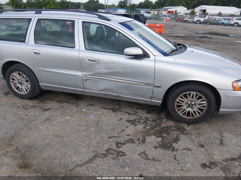 2005 Volvo V70 VIN YV1SW612451510759 IAAI salvage auction — RIGHT SIDE, Clear (Virginia), sold $200 on 2026-07-31 (photo 6)