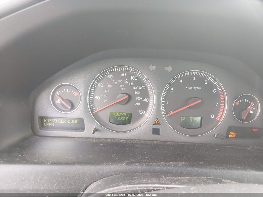 2005 Volvo V70 VIN YV1SW612451510759 IAAI salvage auction — RIGHT SIDE, Clear (Virginia), sold $200 on 2026-07-31 (photo 7)