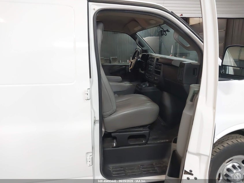 2017 Chevrolet Express 3500 VIN 1GCZGHFGXH1247490 IAAI salvage auction — REAR END, Sf97 (New York), sold $17,950 on 2026-07-23 (photo 5)