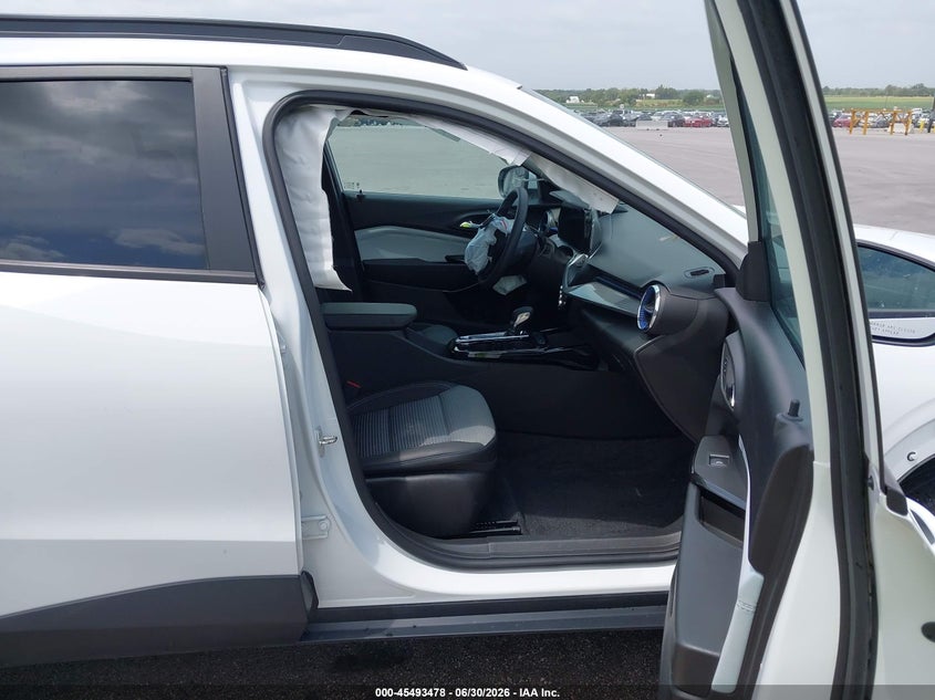 2024 Chevrolet Trax VIN KL77LHE21RC028672 IAAI salvage auction — RIGHT FRONT, Salvage Title, sold $6,300 on 2026-08-01 (photo 5)