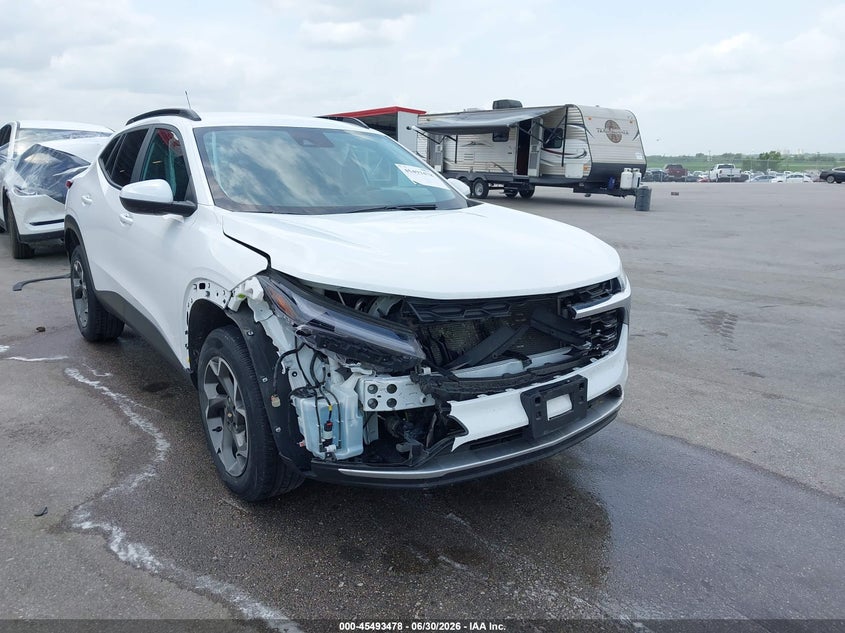 2024 Chevrolet Trax VIN KL77LHE21RC028672 IAAI salvage auction — RIGHT FRONT, Salvage Title, sold $6,300 on 2026-08-01 (photo 6)