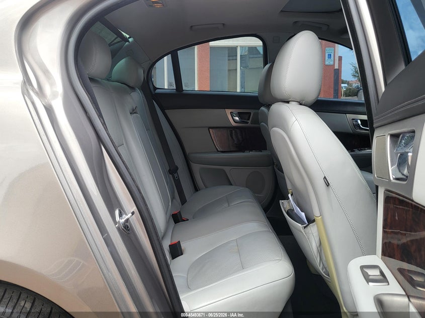 2009 Jaguar Xf VIN SAJWA06BX9HR27166 IAAI salvage auction — NORMAL WEAR, Clear (Arizona), sold $1,000 on 2026-07-07 (photo 8)