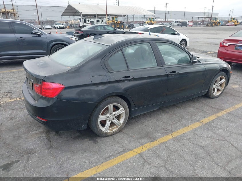 2012 BMW 3er VIN WBA3A5C50CF341248 IAAI salvage auction — NORMAL WEAR, Clear - Dealer Only (California), sold $275 on 2026-07-21 (photo 4)