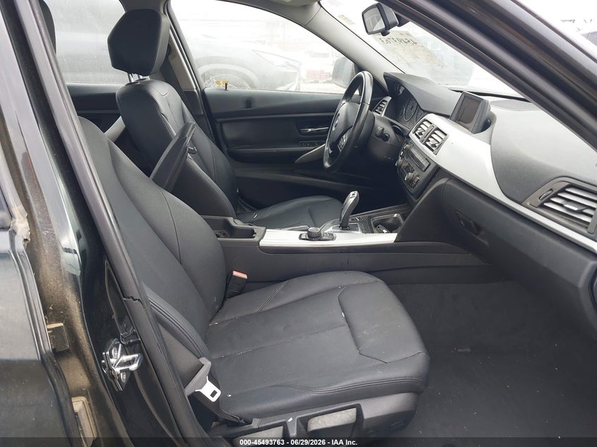 2012 BMW 3er VIN WBA3A5C50CF341248 IAAI salvage auction — NORMAL WEAR, Clear - Dealer Only (California), sold $275 on 2026-07-21 (photo 5)
