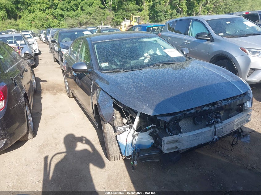 2020 Nissan Altima VIN 1N4BL4BV9LC191880 IAAI salvage auction — RIGHT FRONT, Reconstructed (Massachusetts), sold $3,050 on 2026-07-19 (photo 1)