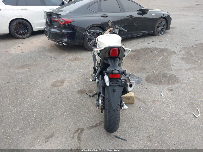 2026 Yamaha VIN MH3RH25E3TK010225 IAAI salvage auction — FRONT END, Salvage Title, sold $1,600 on 2026-09-02 (photo 6)
