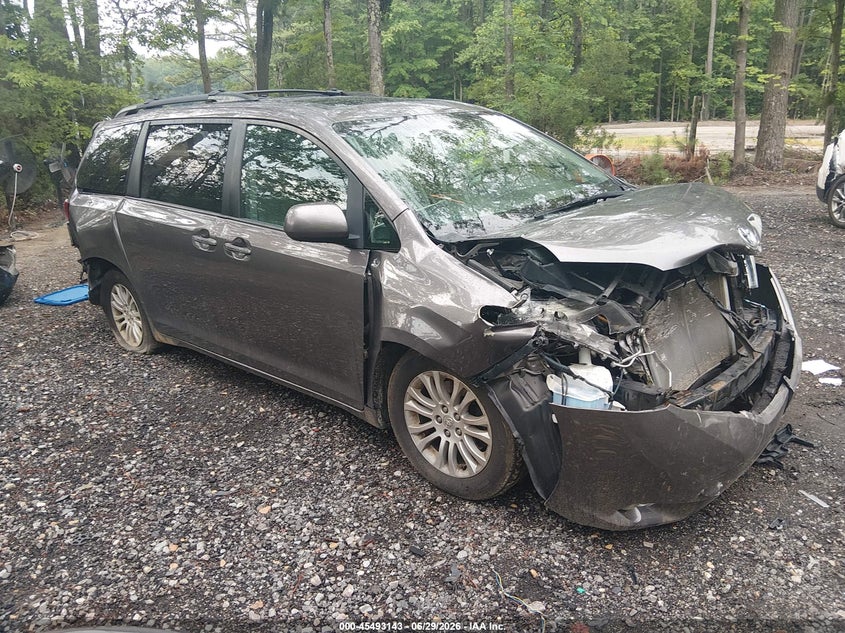 2015 Toyota Sienna VIN 5TDYK3DC5FS605060 IAAI salvage auction — FRONT & REAR, Salvage (Virginia), sold $575 on 2026-07-28 (photo 1)