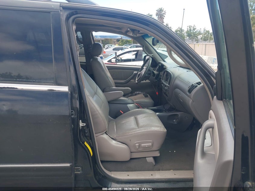 2001 Toyota Sequoia VIN 5TDZT38A31S011201 IAAI salvage auction — NORMAL WEAR, Salvage Title - Dealer (California), sold $400 on 2026-07-29 (photo 5)