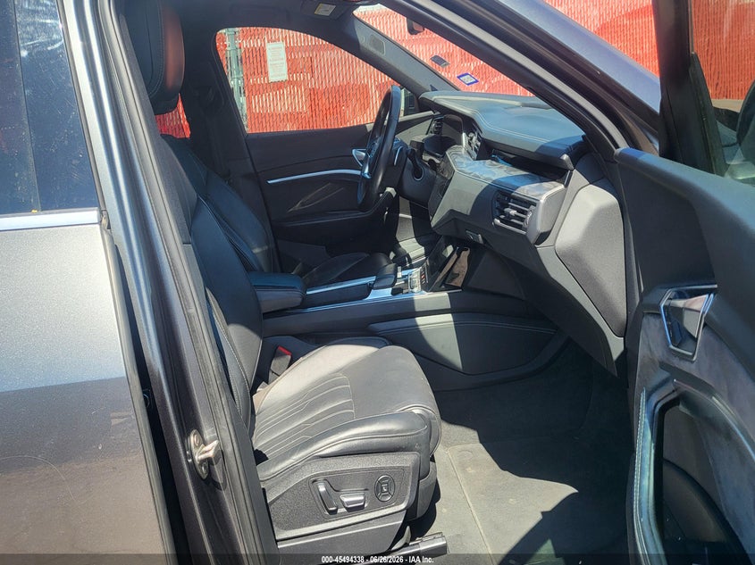 2019 Audi E-tron VIN WA1VAAGE1KB007017 IAAI salvage auction — NORMAL WEAR, Clear (Arizona), sold $8,100 on 2026-07-11 (photo 5)
