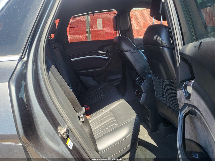2019 Audi E-tron VIN WA1VAAGE1KB007017 IAAI salvage auction — NORMAL WEAR, Clear (Arizona), sold $8,100 on 2026-07-11 (photo 8)