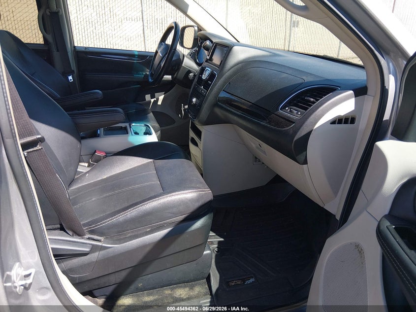2015 Chrysler Town & country VIN 2C4RC1BG0FR696629 IAAI salvage auction — NORMAL WEAR, Clear-Dealer Only (Washington), sold $1,450 on 2026-07-17 (photo 5)