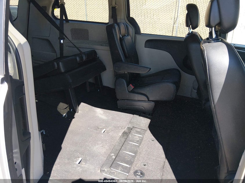 2015 Chrysler Town & country VIN 2C4RC1BG0FR696629 IAAI salvage auction — NORMAL WEAR, Clear-Dealer Only (Washington), sold $1,450 on 2026-07-17 (photo 8)