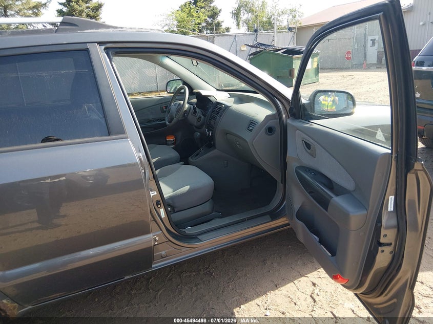 2008 Hyundai Tucson VIN KM8JM12B98U857401 IAAI salvage auction — NORMAL WEAR, Clear-Endorsement (Wisconsin), sold $400 on 2026-07-22 (photo 5)